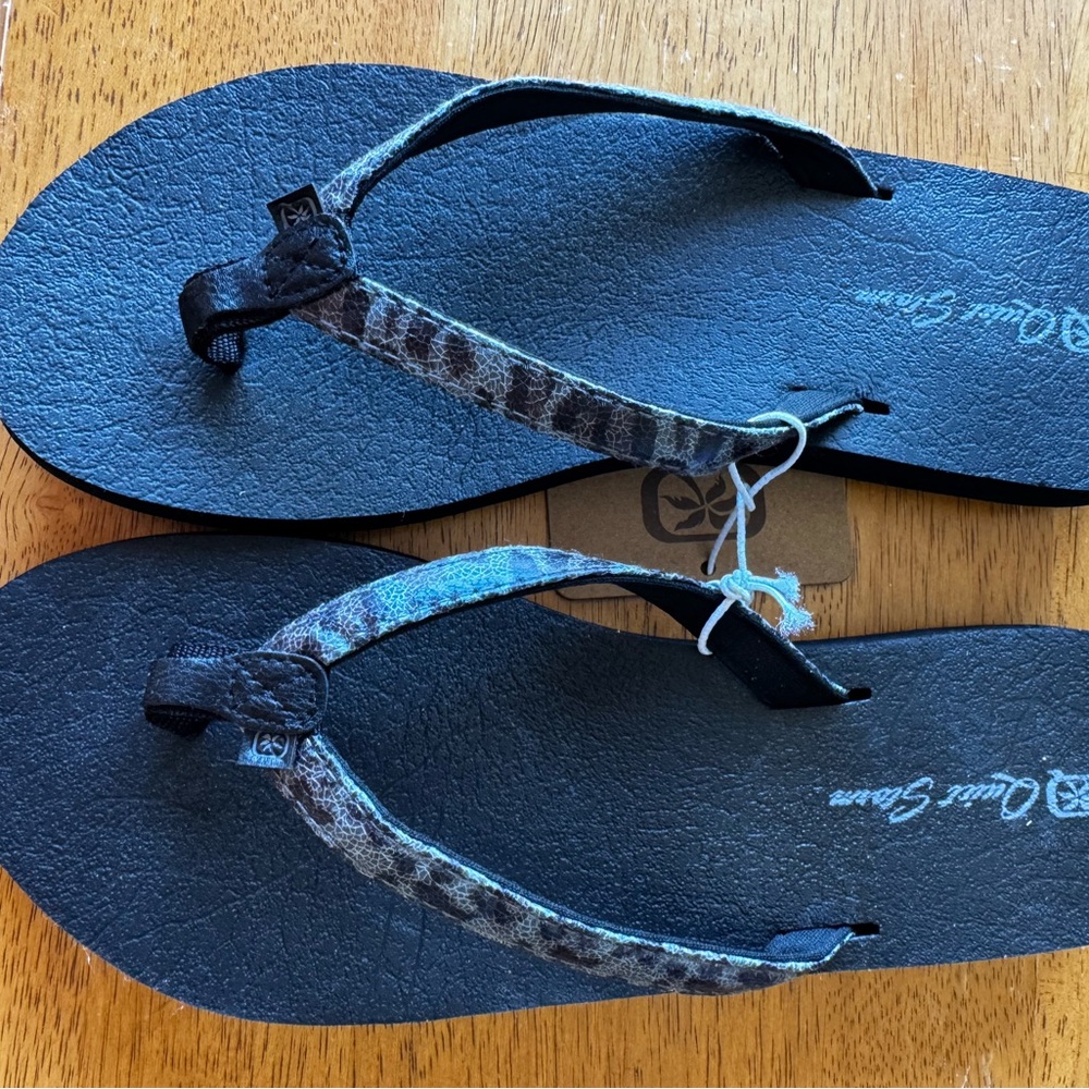 Women’s Black Flip Flop Sandals with Leopard-Print Straps